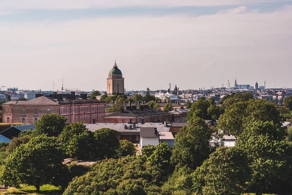 View of Suomenlinna with the city skyline in the background at summer, Helsinki Finland — Stock Photo, Image