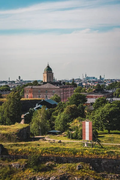 Suomenlinna sea fortress with the old buildings and lighthouse, Helsinki Finland — Stock Photo, Image