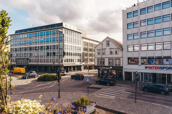 Stavanger Norveççesi Trafiği olan?? gkaien Caddesi manzarası