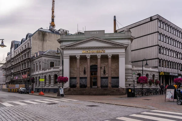 Kristiansand Norway McDonald's Markensgate che si trova nel vecchio edificio della banca — Foto Stock