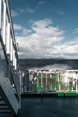 Dalgalar feribotu vurduğunda, Mortavika - Arsvagen Norveç