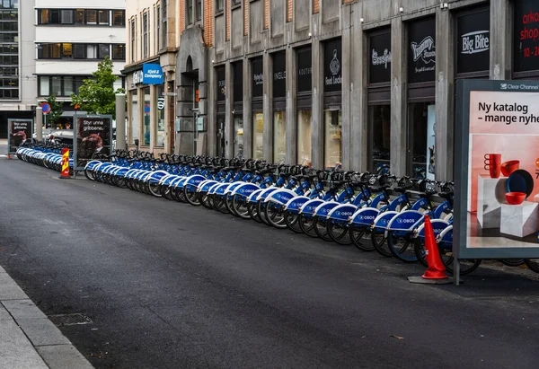 Editorial 2019 Oslo Noruega Bicicletas Ciudad Esperando Filas Por Calle —  Fotos de Stock