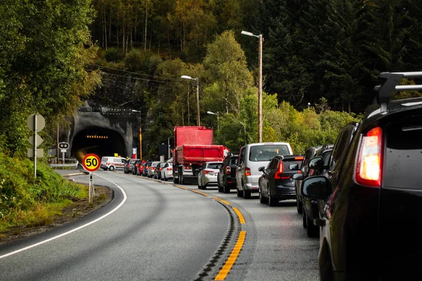 Norvegia Attesa Fuori Tunnel Con Molte Altre Auto Come Una — Foto Stock