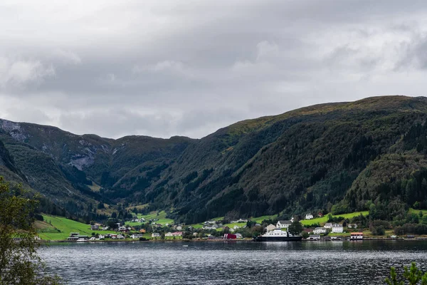 Norweska Dolina Promem Samochodowym Porcie Który Służy Przewozu Samochodów Drugą — Zdjęcie stockowe