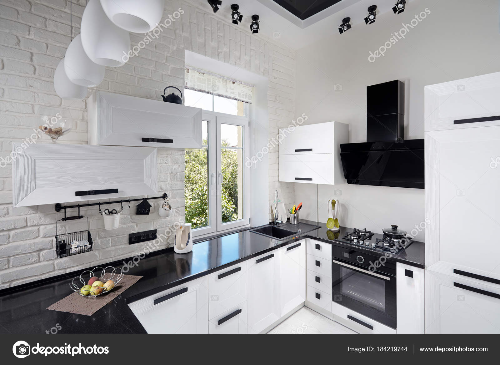 Cucina moderna con facciata rovere chiaro — Foto Stock © R_Yosha ... Cucina moderna con facciata rovere chiaro — Foto Stock © R_Yosha ...