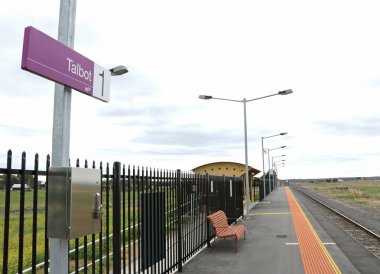 Mildura satırında bulunan Talbot tren istasyonu 22 Aralık 2013 yeniden açıldı. Bir platformu ile V/line Maryborough hizmeti tarafından hizmet