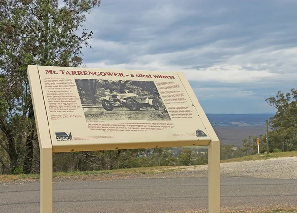 Восхождение на исторический холм Тарренгауэр - гонка против часов для старинных автомобилей до 1972 года на подъездной дороге к вершине горы Таренгауэр в Мэлдоне — стоковое фото