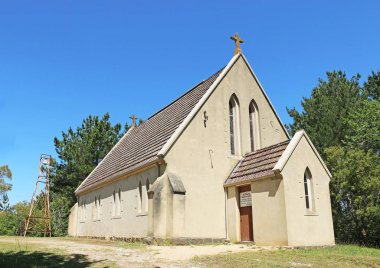 Linton'ın kilise hayatta kalan en eski St Paul's Anglikan Kilisesi (1862), erken İngilizce Gotik Revival tarzda inşa edilmiş olduğunu