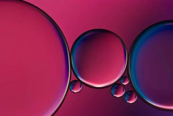 Geometriska former, droppar av olja i vatten. Futuristiska abstrakt bakgrund. — Stockfoto