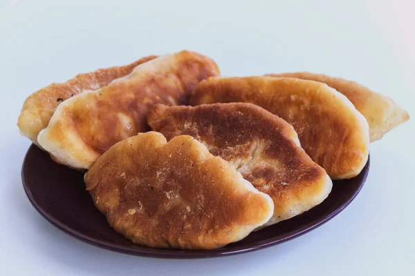 Pasteles Fritos Con Relleno Una Mesa Blanca —  Fotos de Stock