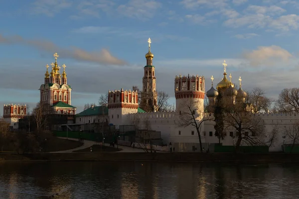 Novodevichy Bakire-Smolensky Manastırı - Moskova 'daki Ortodoks Kadın Manastırı