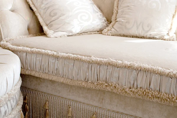 Divano soggiorno o divano con cuscini — Foto Stock