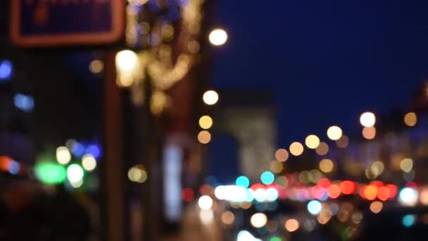 大道德香榭丽舍大街与圣诞灯饰领先的凯旋门在巴黎法国 — 图库视频影像