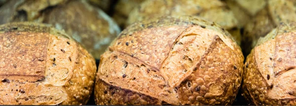 Pane panificio produzione alimentare con pane appena sfornato di br — Foto Stock