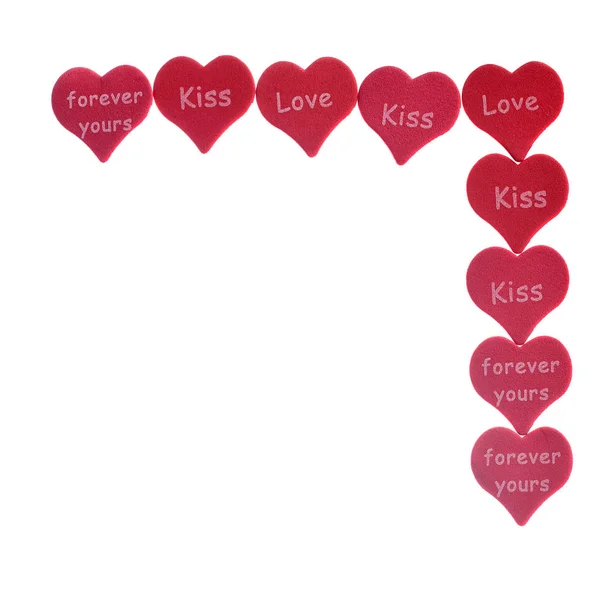 Corazón rojo aislado confeti sobre fondo blanco con palabras amor beso —  Fotos de Stock