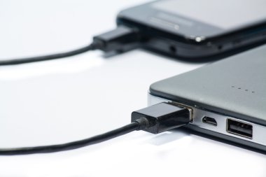 Güç bankasıyla çalışan akıllı telefon