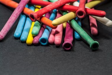 değil şişirilmiş çok renkli Hava balonlar.