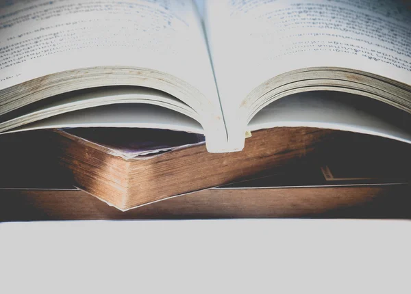 Stapel oude boeken. — Stockfoto