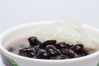 tatlı yapışkan pirinç ve fasulye içinde Hindistan cevizi sütü