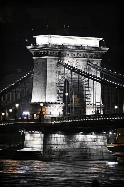 Γέφυρα των αλυσίδων από νύχτα στη Βουδαπέστη — Φωτογραφία Αρχείου