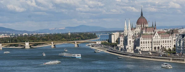 Danube panorama with Parliament — Stock Photo, Image