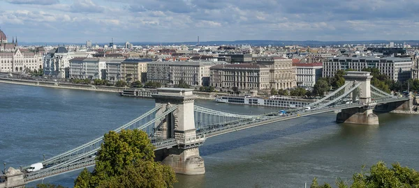 Pont à chaîne dans le Danube — Photo