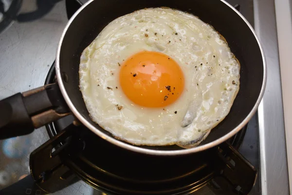Huevo Cocinado Una Sartén Desayuno Comida —  Fotos de Stock