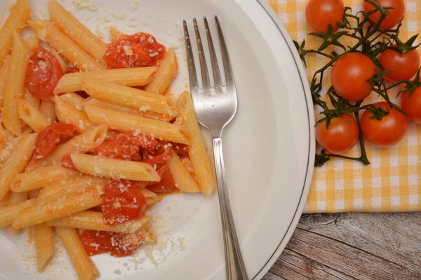 Massas Prato Italiano Com Tomate Fresco — Fotografia de Stock