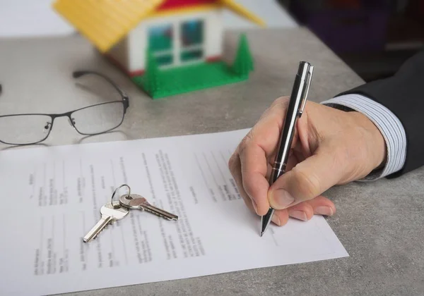 Ondertekende Huis Koopovereenkomst Goedkeuring Van Lening — Stockfoto