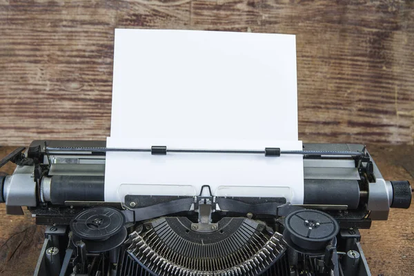 Velha Máquina Escrever Dos Anos Setenta Com Papel Espaço Cópia — Fotografia de Stock