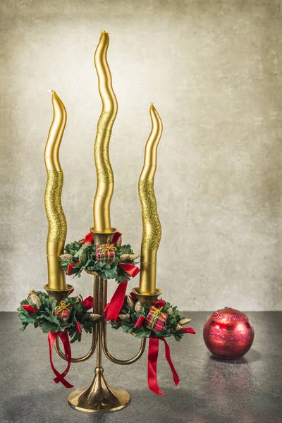 Candeliere Con Decorazione Natalizia Sullo Sfondo Grunge — Foto Stock