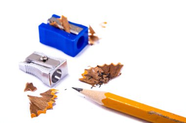 Beyaz arkaplanda elle kalem açacağı