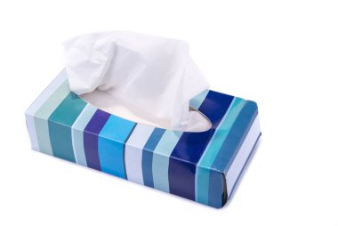 Peçete kutusunu beyaz arkaplanda aç