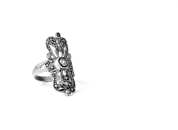 Régi Ezüst Retro Gyűrű Fehér Háttér — Stock Fotó