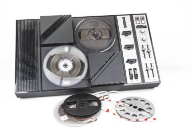 70 'lerden kalma eski bir manyetik teyp makarası.