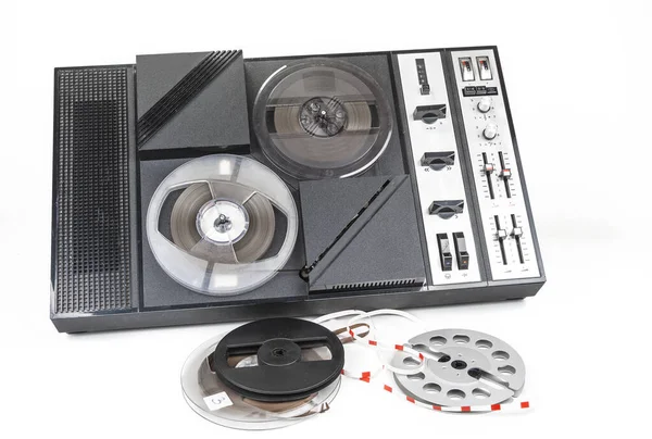 70年代からリールに古いオーディオ磁気テープレコーダーリール — ストック写真