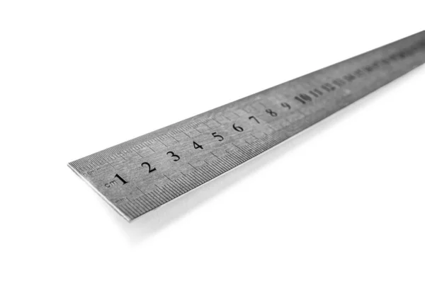 金属尺子 厘米或英寸 白色背景上的测量工具 — 图库照片