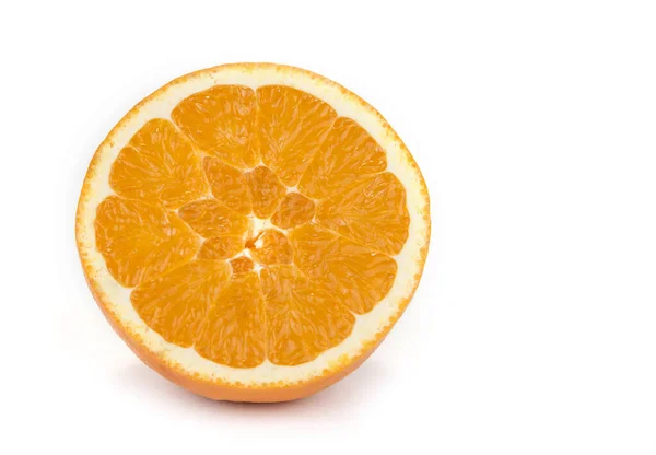 Naranjas Frescas Jugosas Con Mitades Sobre Fondo Blanco —  Fotos de Stock