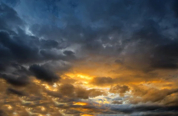 Dramatic Dark Cloudy Stormy Sky Evening — Stock Photo, Image