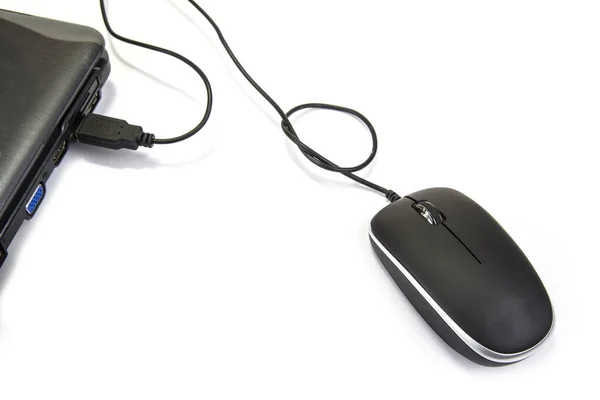 白い上に黒いケーブルを持つコンピュータのマウス — ストック写真