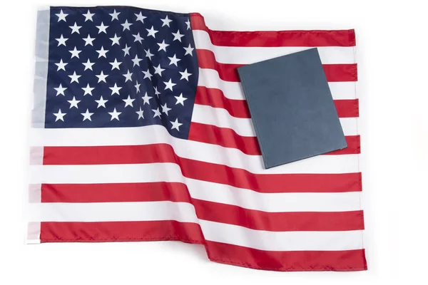 Amerikanische Flagge Mit Verfassung Oder Heiliger Bibel — Stockfoto