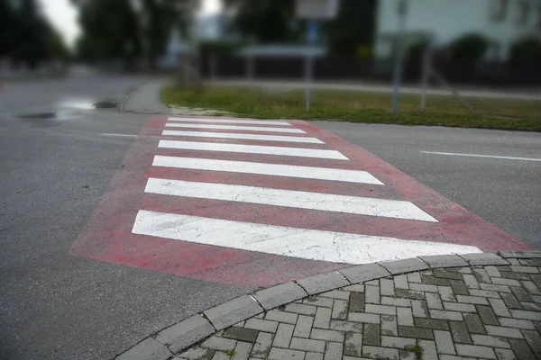 Perigo Rua Pedestre Passarela Com Cor Vermelha — Fotografia de Stock