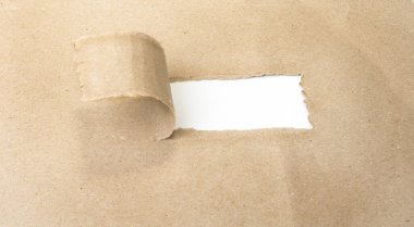 Boş yırtık kahverengi kağıt yeni zorlukları ortaya çıkarıyor