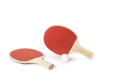 Masa tenisi raketleri beyaza izole edilmiş.