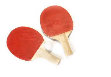 Masa tenisi raketleri beyaza izole edilmiş.