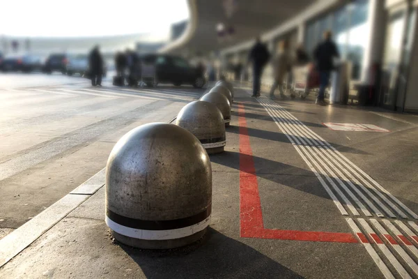 Barreiras Concreto Para Parar Para Entrar Edifício Aeroporto Viena — Fotografia de Stock