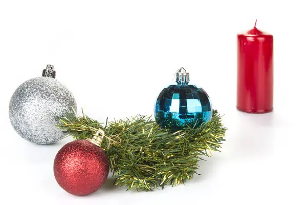 Kerstballen Decoratie Een Witte Achtergrond — Stockfoto