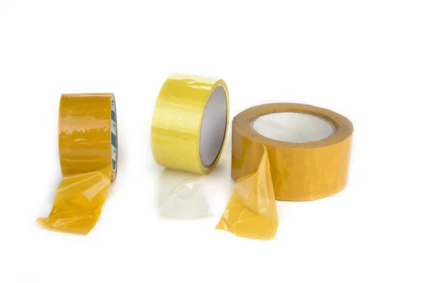 白い紙にスコッチテープの3つのロール — ストック写真