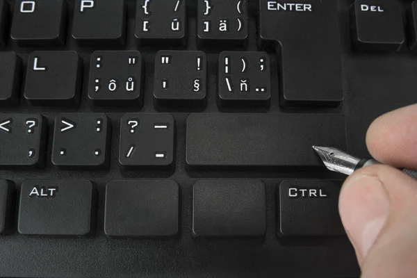 コンピュータキーボードの空の入力とシフトキー — ストック写真
