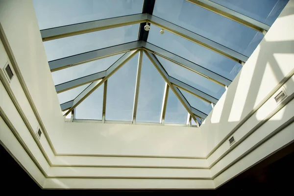 Geometryczny Szklany Dach Nowoczesny Wystrój Wnętrza — Zdjęcie stockowe